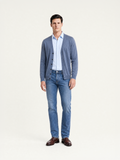 Cardigan Uomo in 100% lana merino colore aviatore indossato