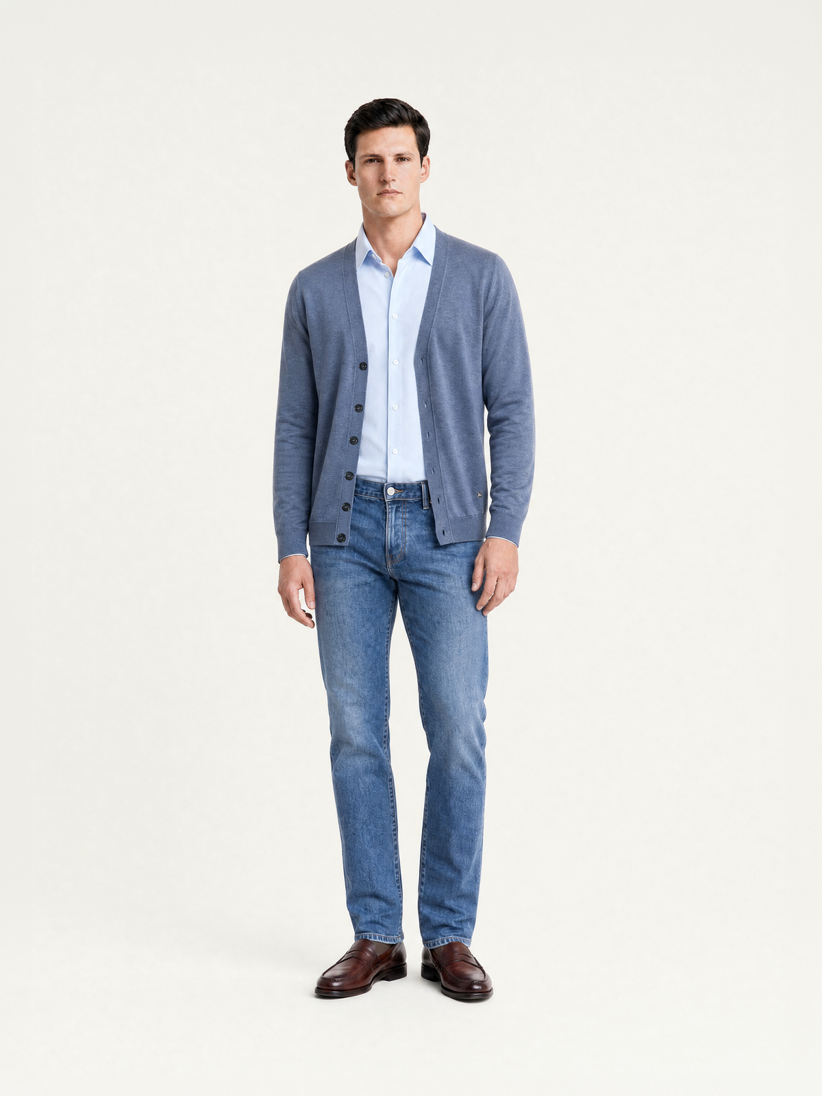 Cardigan Uomo in 100% lana merino colore aviatore indossato