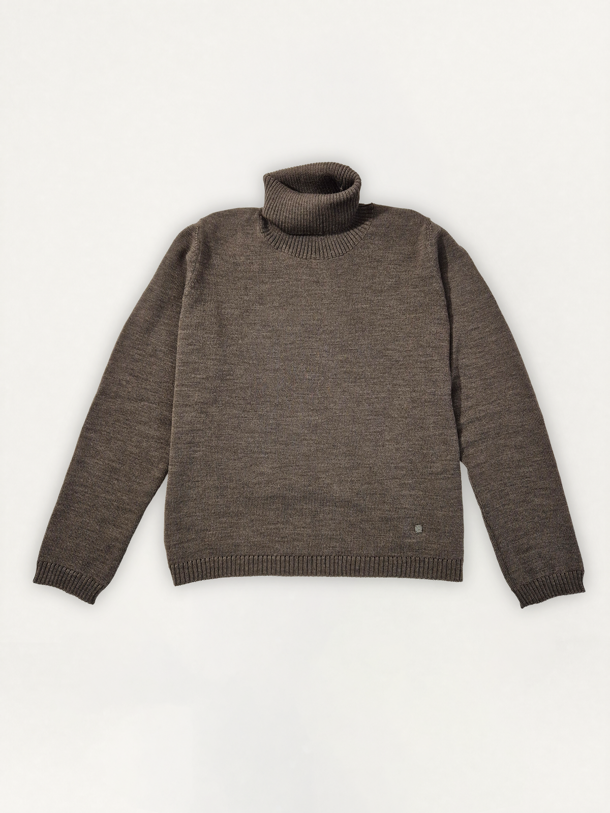 Scatolina Collo Alto Donna in 100% lana merino colore marrone su sfondo bianco