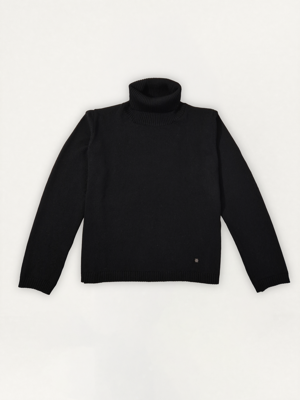 Scatolina Collo Alto Donna in 100% lana merino colore nero su sfondo bianco
