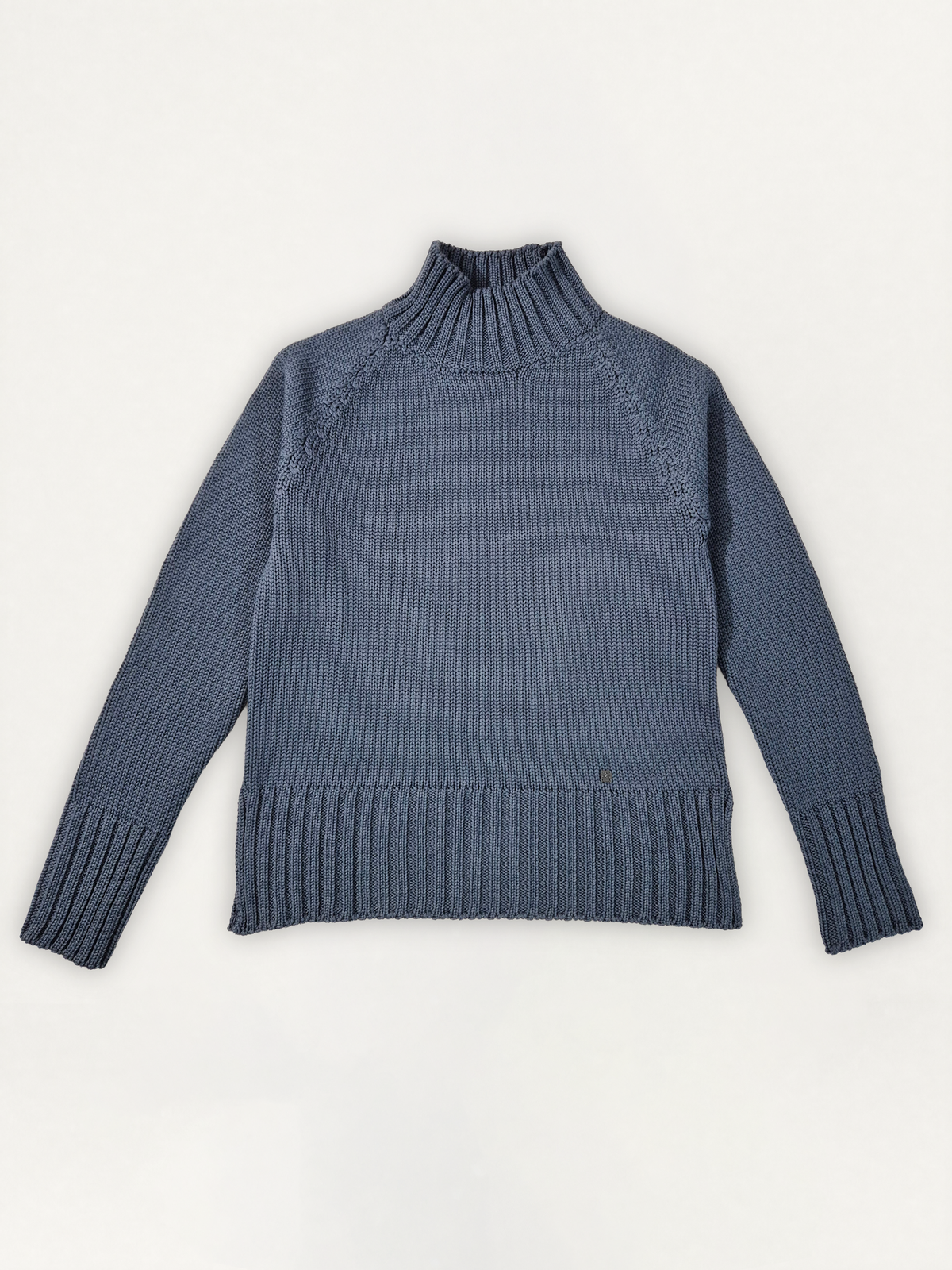 Dolcevita Donna in 100% lana merino colore aviatore su sfondo bianco