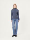 Dolcevita Donna in 100% lana merino colore aviatore indossato