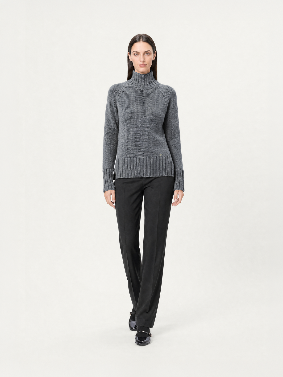 Dolcevita Donna in 100% lana merino colore grigio melange indossato
