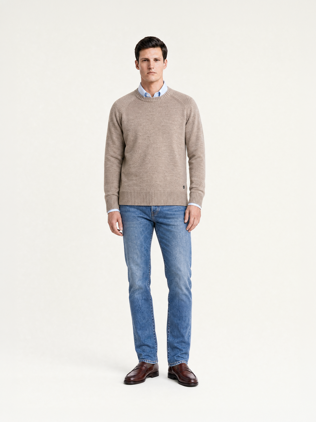 Maglione Girocollo Uomo in 100% lana merino colore corda indossato