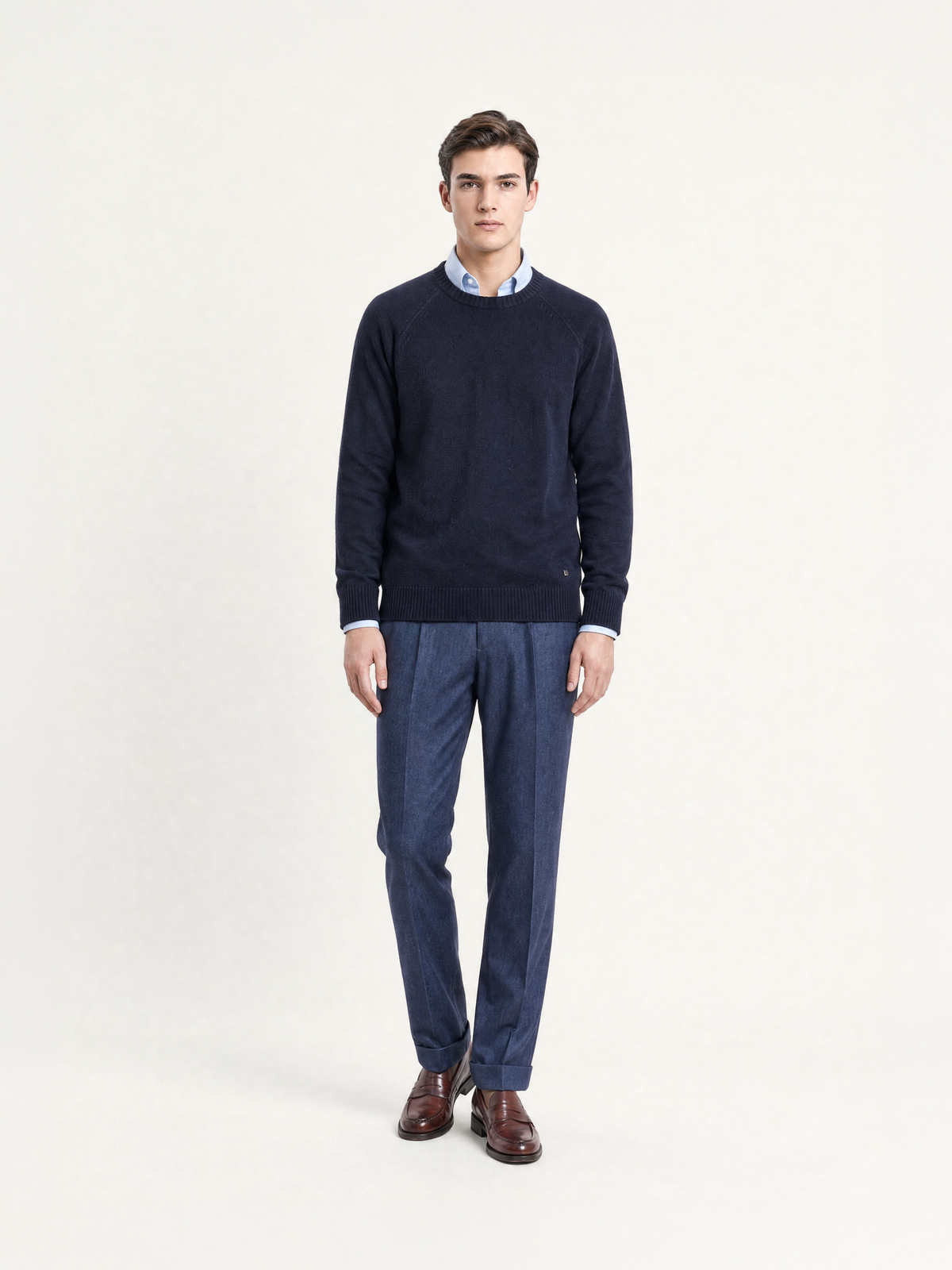 Maglione Girocollo Uomo in 100% lana merino colore blu indossato
