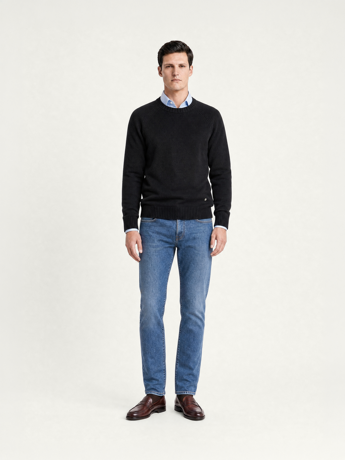 Maglione Girocollo Uomo in 100% lana merino colore nero indossato