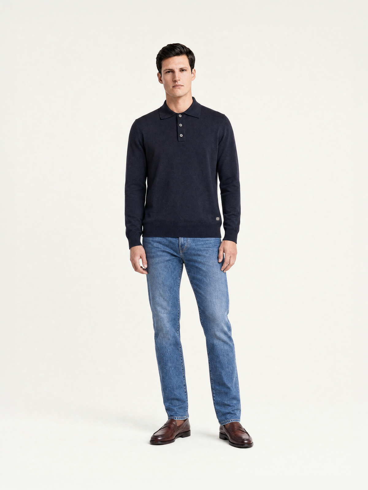 Polo Uomo Manica Lunga in 100% lana merino colore blu indossata